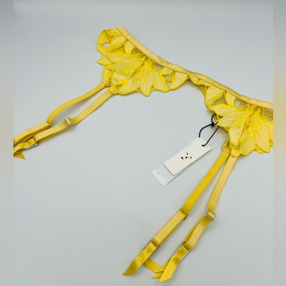 NWT FLEUR DU MAL  Yellow Lily Embroidered Bra, Thong, Garter Belt Set 36D, size3 - Picture 4 of 5